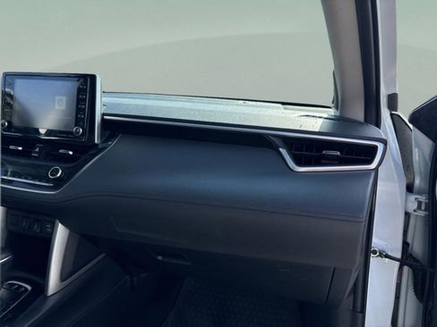 Used 2022 Toyota Corolla Cross XLE w/ Convenience Package image 33