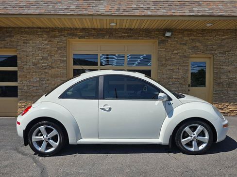 Used 2008 Volkswagen Beetle Triple White Edition FWD image 22