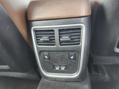 Used 2018 Chrysler 300 Limited image 14