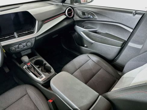 Used 2025 Chevrolet Trax RS FWD image 11