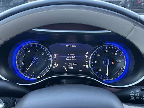 Used 2017 Chrysler Pacifica Limited w/ Tire & Wheel Group image 39