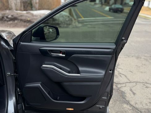 Used 2023 Toyota Highlander XSE image 31