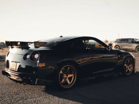 Used 2019 Nissan GT-R Premium w/ Premium Interior Package AWD/4WD image 9
