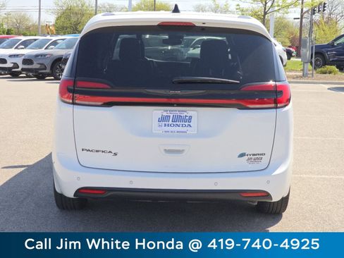Used 2024 Chrysler Pacifica Limited FWD image 15