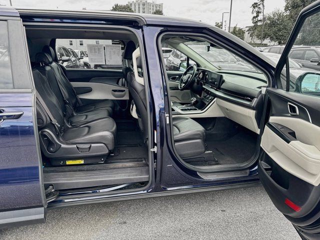 Used 2024 Kia Carnival LX FWD image 33