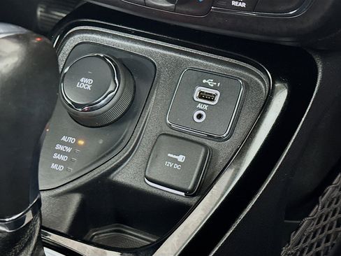 Used 2021 Jeep Compass Limited w/ Sun and Sound Group image 26