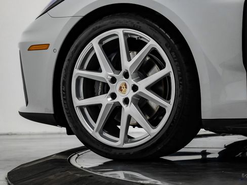 Used 2025 Porsche Panamera w/ Premium Package image 90