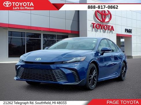 Used 2025 Toyota Camry SE FWD image 1