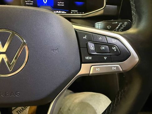 Used 2025 Volkswagen Taos SE image 31