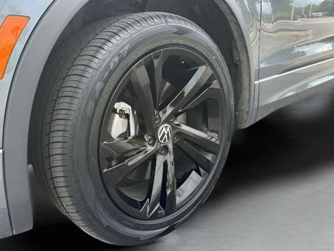 Used 2024 Volkswagen Tiguan SE R-Line FWD image 31