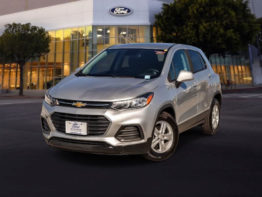 Used 2022 Chevrolet Trax LS w/ Tint and Cruise Package FWD image 1