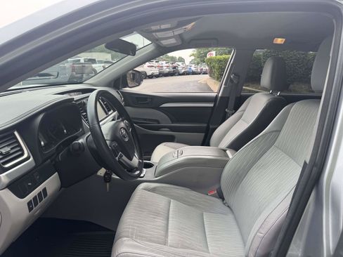 Used 2016 Toyota Highlander Plus AWD/4WD image 18