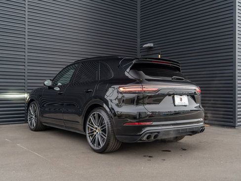 Used 2021 Porsche Cayenne Turbo S image 3
