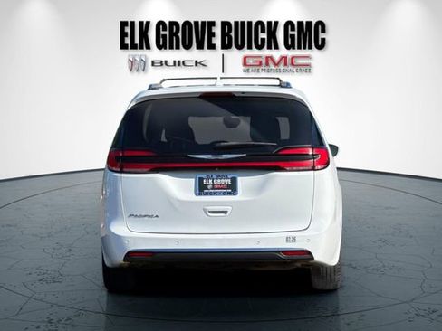 Used 2021 Chrysler Pacifica Touring-L FWD image 5