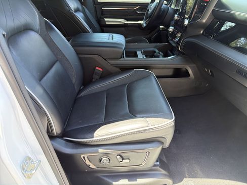 Used 2025 RAM 1500 Limited AWD/4WD image 16