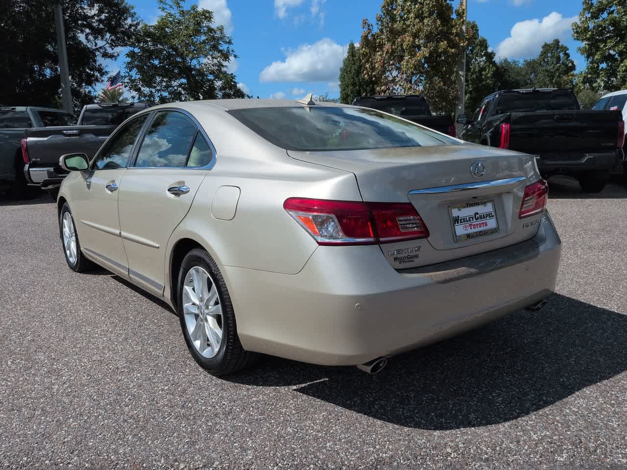 Used 2010 Lexus ES 350 w/ Preferred Accessory Package FWD image 4