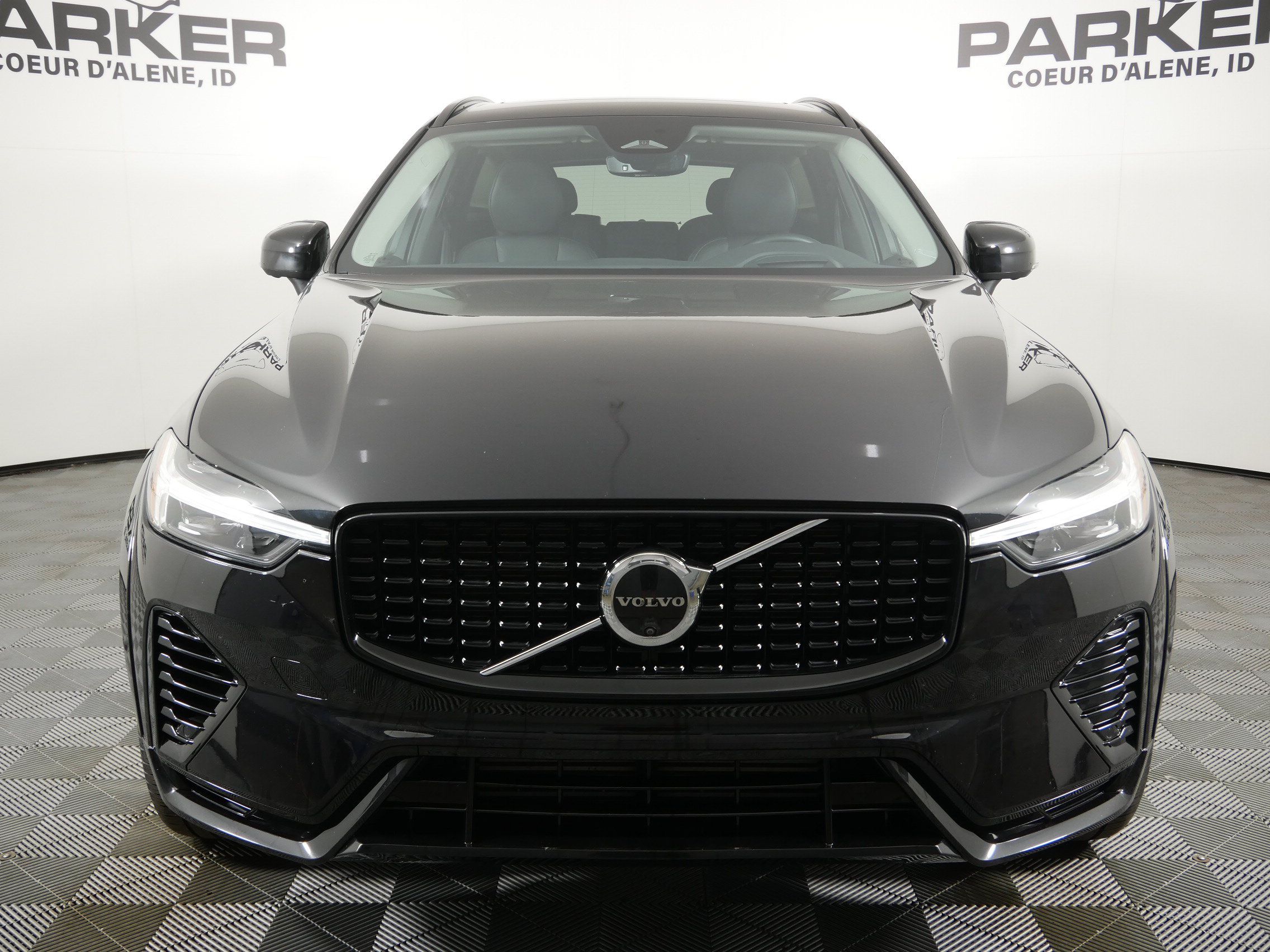 Used 2024 Volvo XC60 T8 Ultimate AWD/4WD image 3