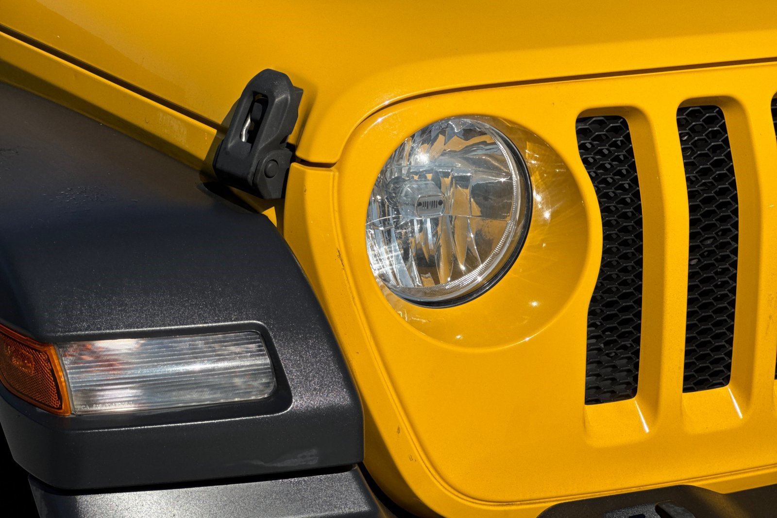 Used 2019 Jeep Wrangler Sport AWD/4WD image 11
