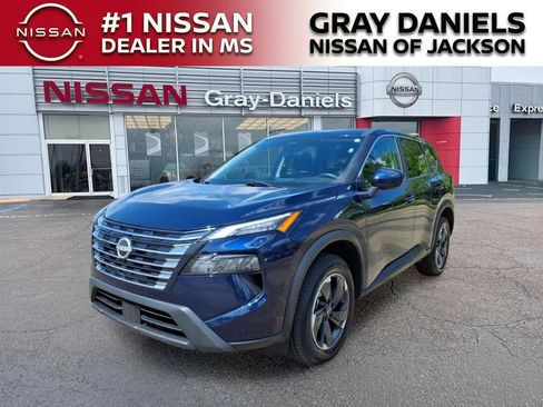 Used 2024 Nissan Rogue SV AWD/4WD image 3