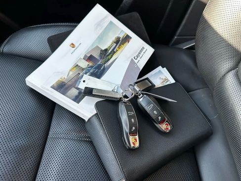 Used 2018 Porsche Cayenne image 30
