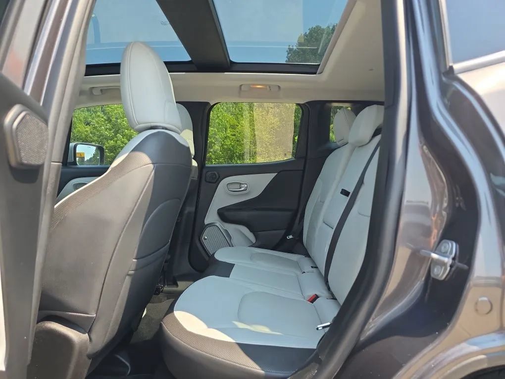 Used 2018 Jeep Renegade Limited w/ UConnect 8.4 Nav Group FWD image 41