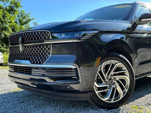 New 2025 Lincoln Navigator Reserve AWD/4WD image 33