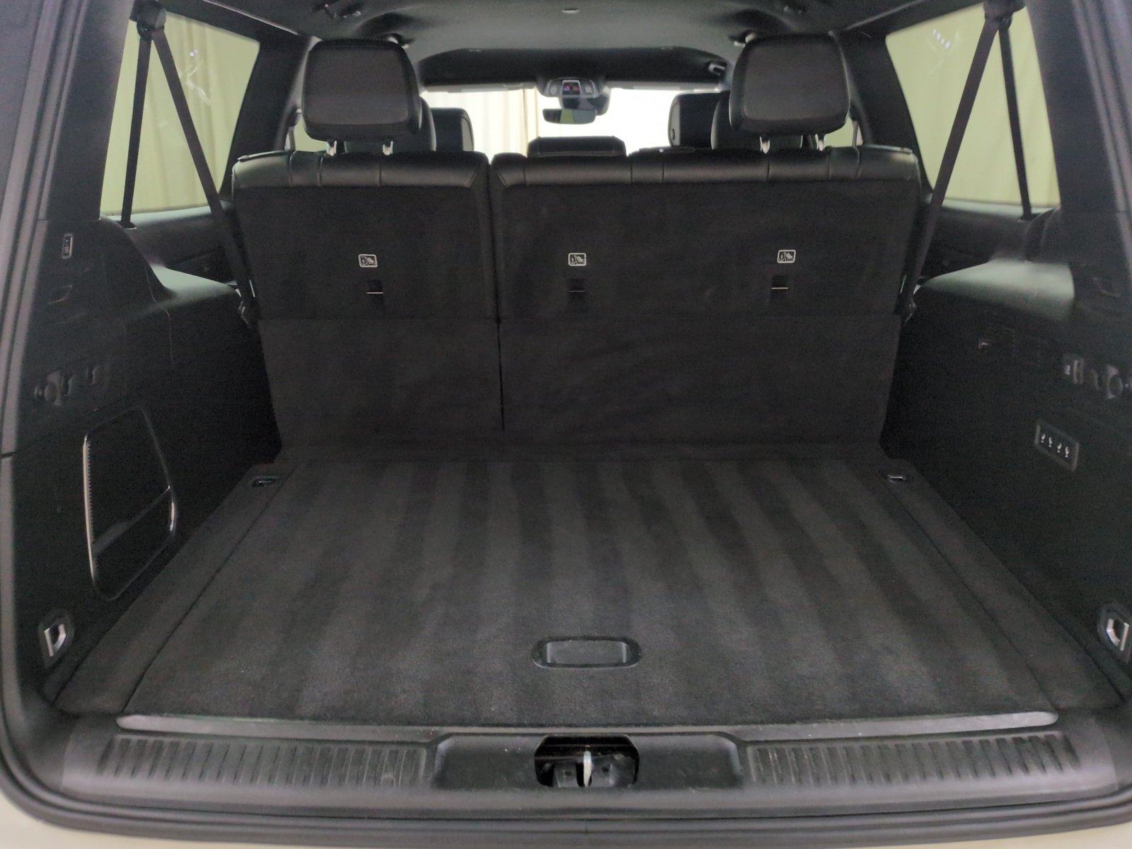 Used 2024 Jeep Wagoneer L Series II w/ Flexible Seating Group AWD/4WD image 7