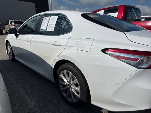 Used 2020 Toyota Camry LE FWD image 4