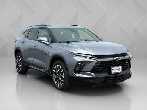 Used 2025 Chevrolet Blazer RS FWD image 3