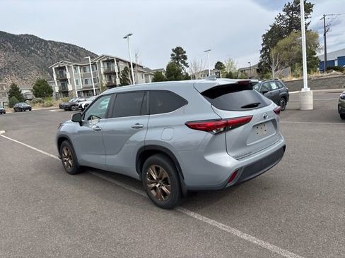 Used 2023 Toyota Highlander Bronze Edition image 5