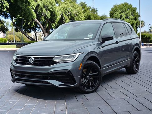 Used 2023 Volkswagen Tiguan SE R-Line FWD image 2
