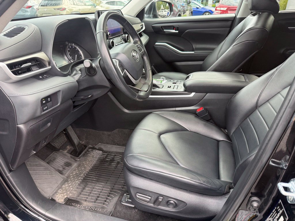 Used 2023 Toyota Highlander XLE AWD/4WD image 15
