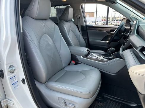 Used 2021 Toyota Highlander Platinum AWD/4WD image 11