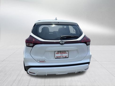New 2025 Nissan Kicks Play S image 4