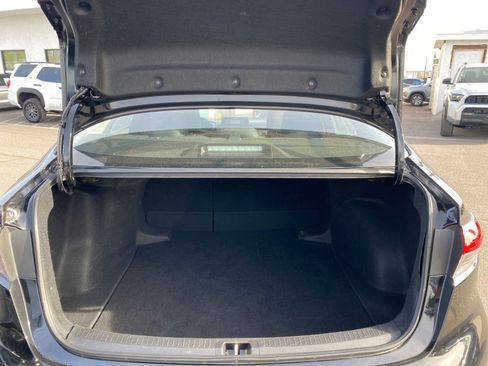 Used 2025 Toyota Corolla LE image 31