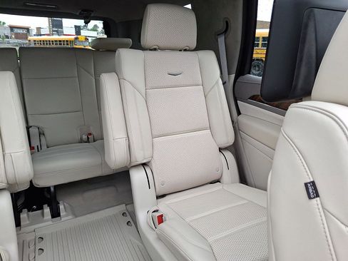 Used 2024 Cadillac Escalade Premium Luxury Platinum AWD/4WD image 14