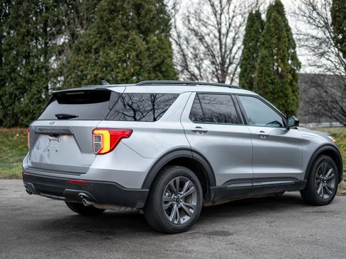 Used 2023 Ford Explorer XLT w/ Equipment Group 202A image 5