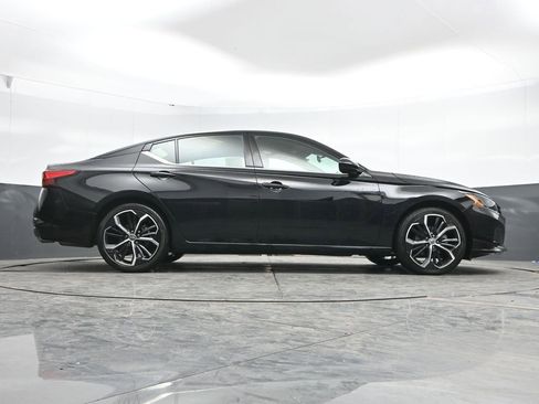 Used 2025 Nissan Altima 2.5 SR FWD image 44