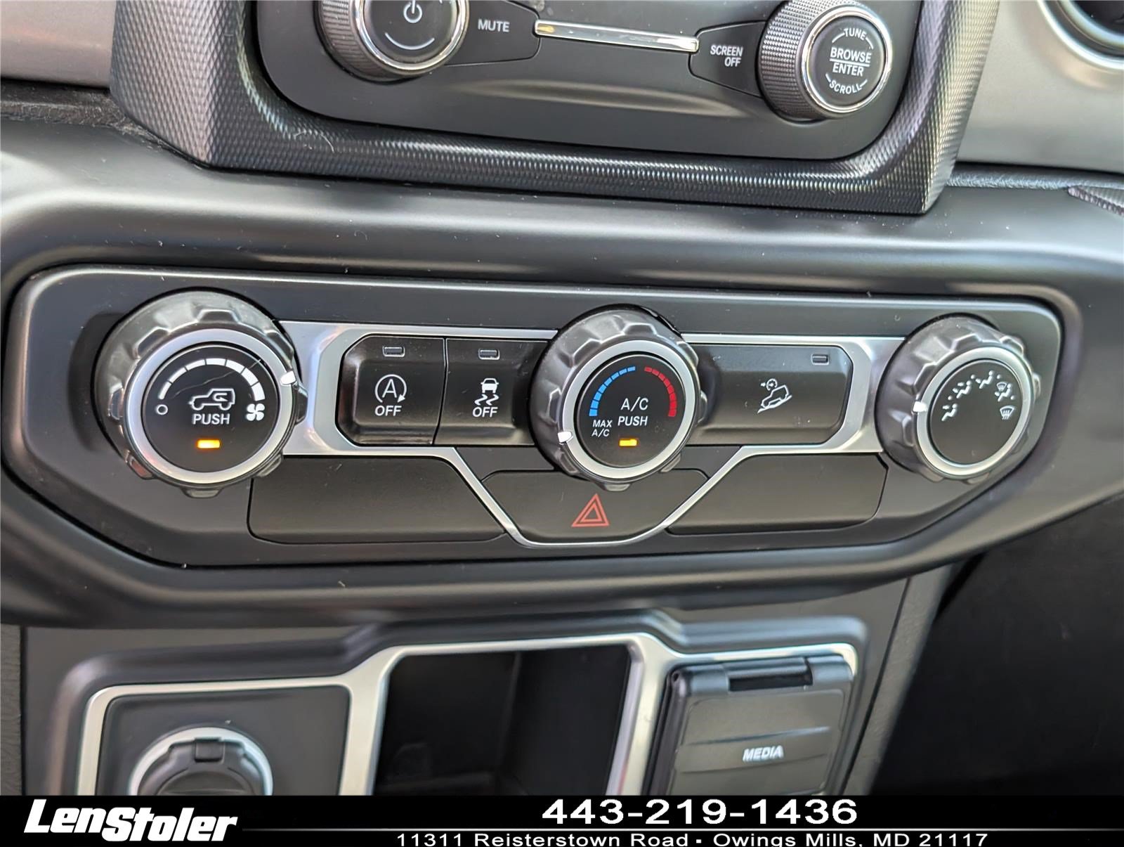 Used 2018 Jeep Wrangler Sport AWD/4WD image 27
