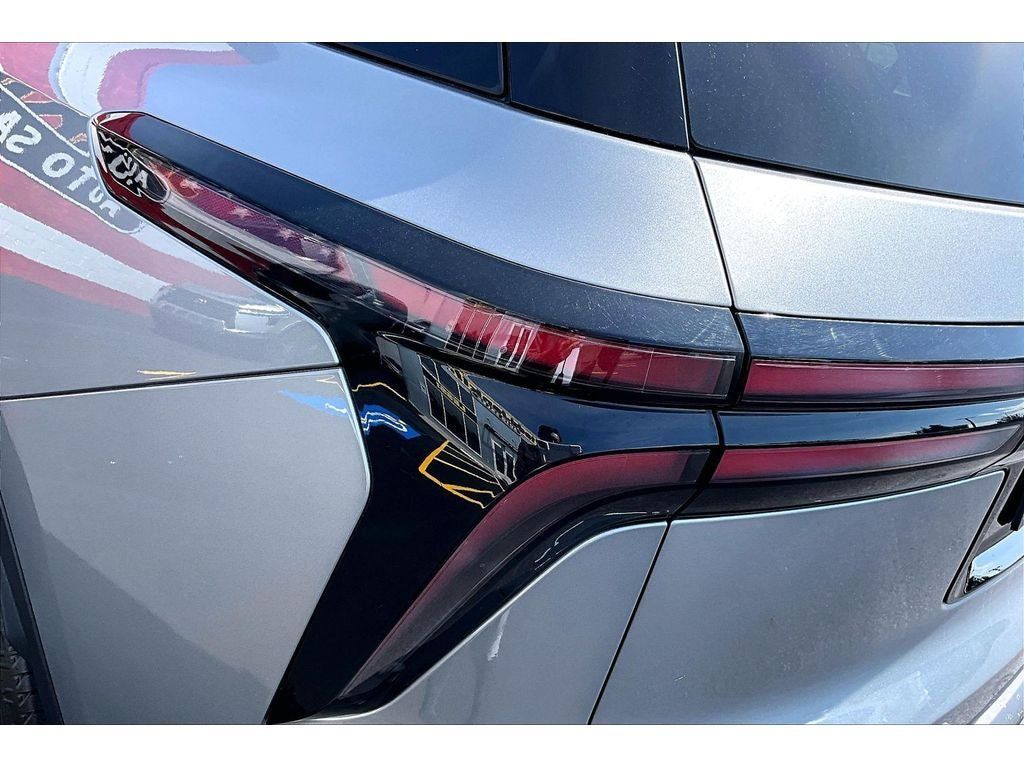Used 2024 Chevrolet Traverse LT AWD/4WD image 33