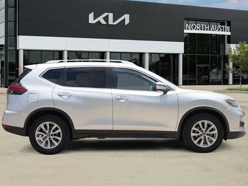 Used 2019 Nissan Rogue SV FWD image 6