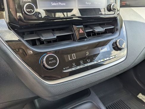 Used 2022 Toyota Corolla LE FWD image 25