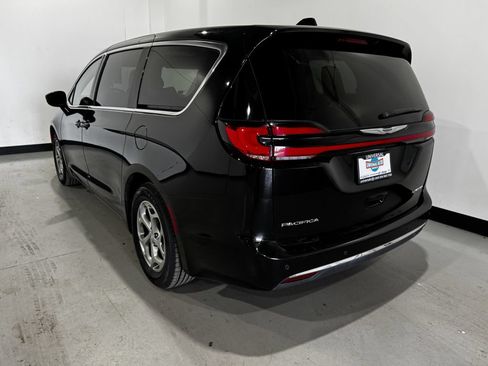 Used 2024 Chrysler Pacifica Limited FWD image 42