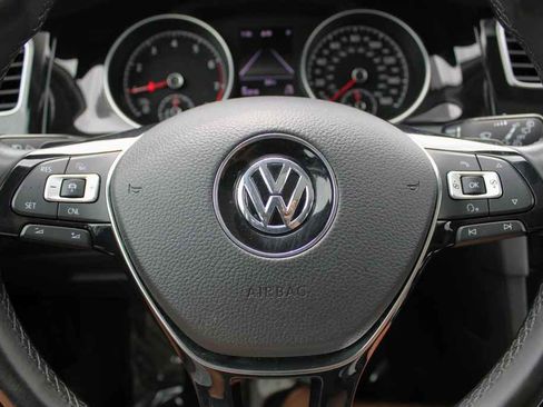 Used 2017 Volkswagen Golf SEL FWD image 16