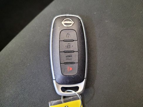 Used 2025 Nissan Versa SV FWD image 32
