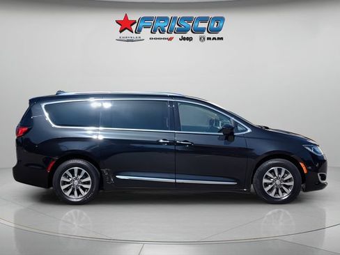 Used 2020 Chrysler Pacifica Touring-L Plus FWD image 8