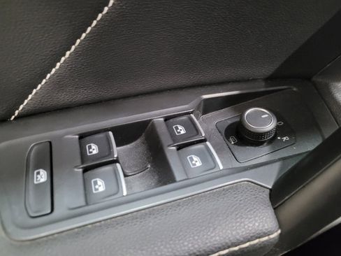 Used 2022 Volkswagen Tiguan SE AWD/4WD image 27