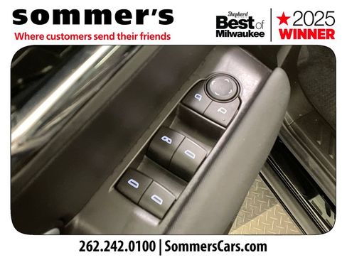 Used 2023 Chevrolet Colorado Z71 w/ Z71 Convenience Package 2 AWD/4WD image 11