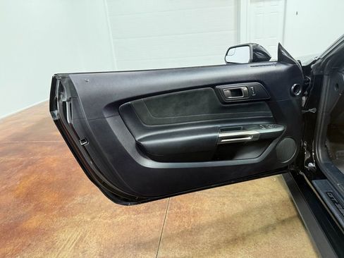 Used 2016 Ford Mustang Shelby GT350 w/ Track Package image 52