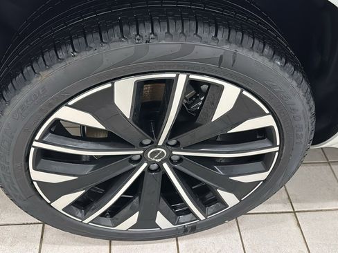 New 2026 Volvo XC90 T8 Plus w/ Protection Package Premier image 32